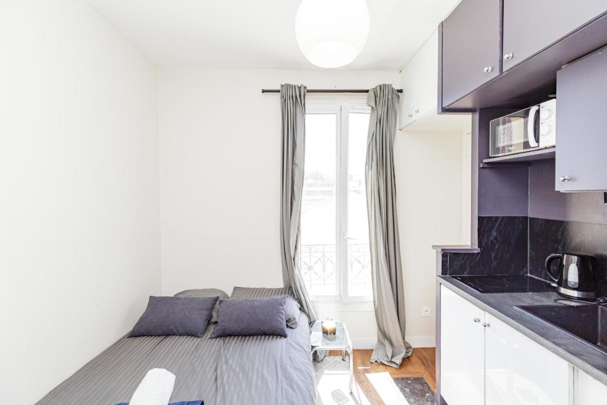 Bright 12m Ideal For Couple In Saint Ouen - Housity