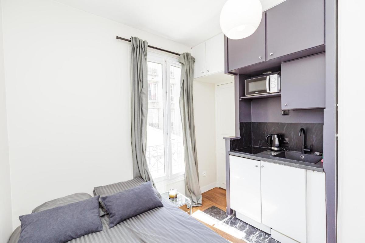 Bright 12m Ideal For Couple In Saint Ouen - Housity
