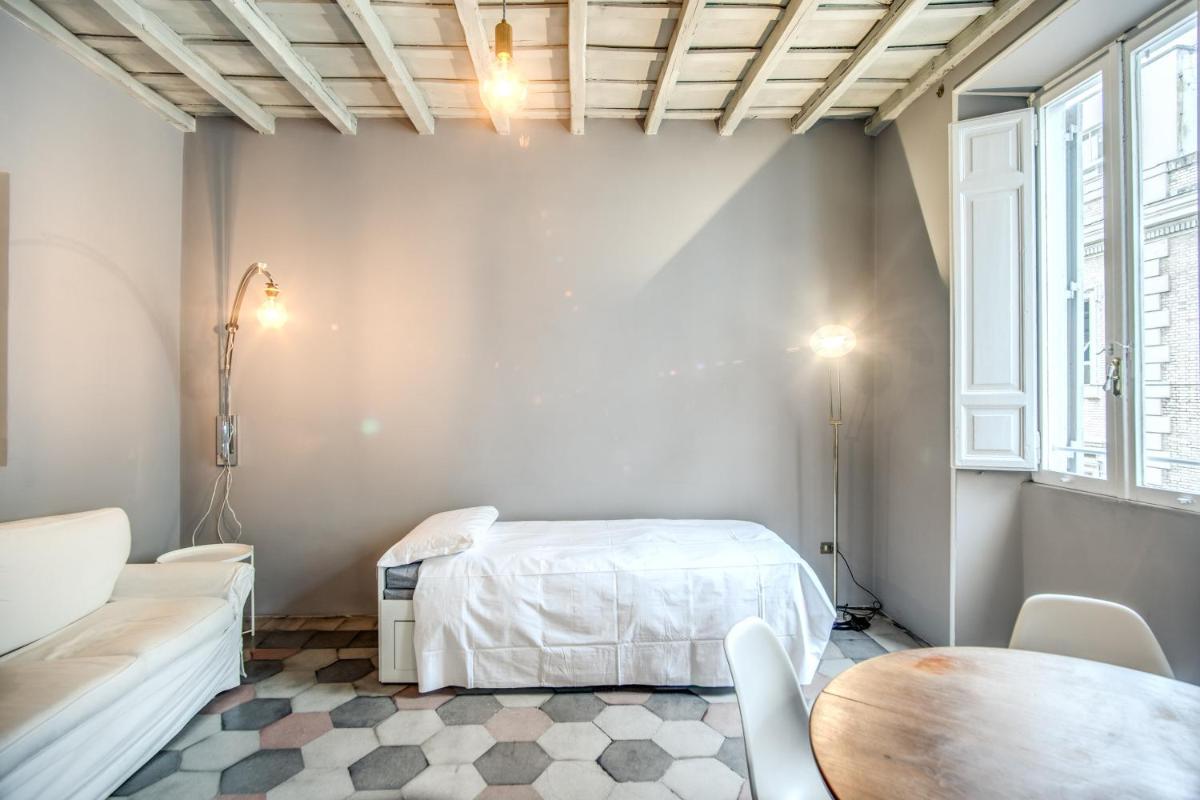 Stylish and Spacious Apartment next to the Colosseum - Housity