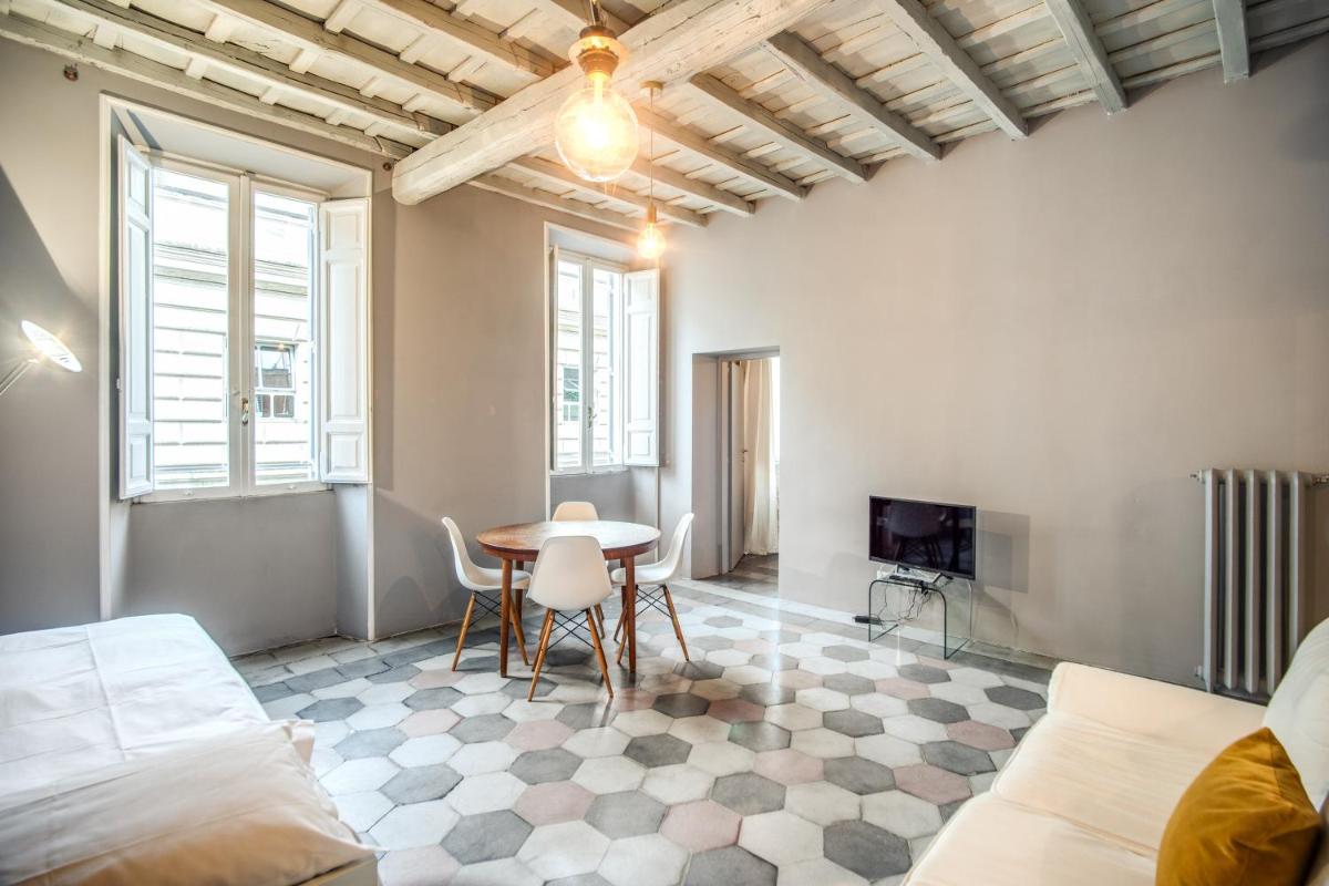Stylish and Spacious Apartment next to the Colosseum - Housity