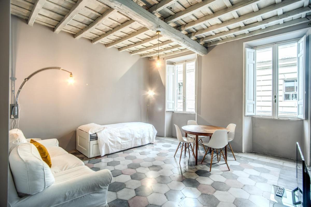 Stylish and Spacious Apartment next to the Colosseum - Housity