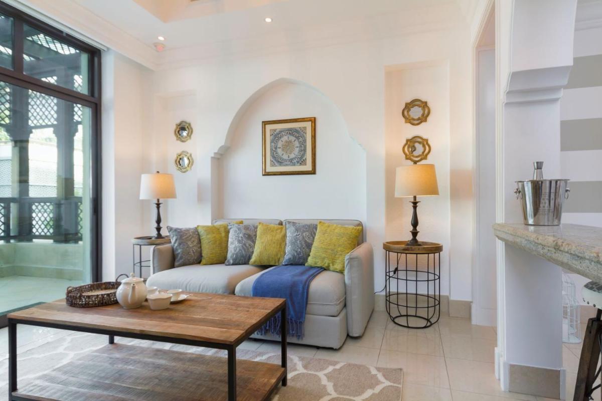 Souk Al Bahar Al Tajer, Burj Khalifa - Mint Stay - Housity