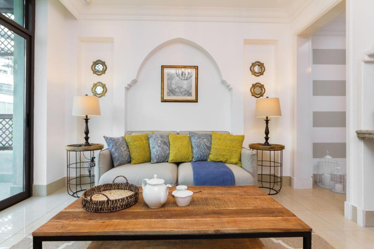 Souk Al Bahar Al Tajer, Burj Khalifa - Mint Stay - Housity