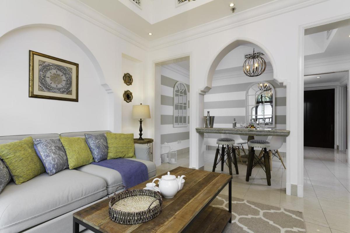 Souk Al Bahar Al Tajer, Burj Khalifa - Mint Stay - Housity