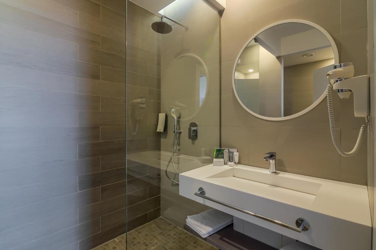 Nyota Hotel & Conference Center - Housity