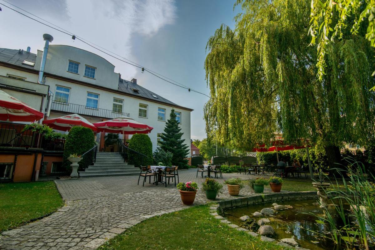 Hotel Biały Domek - Housity
