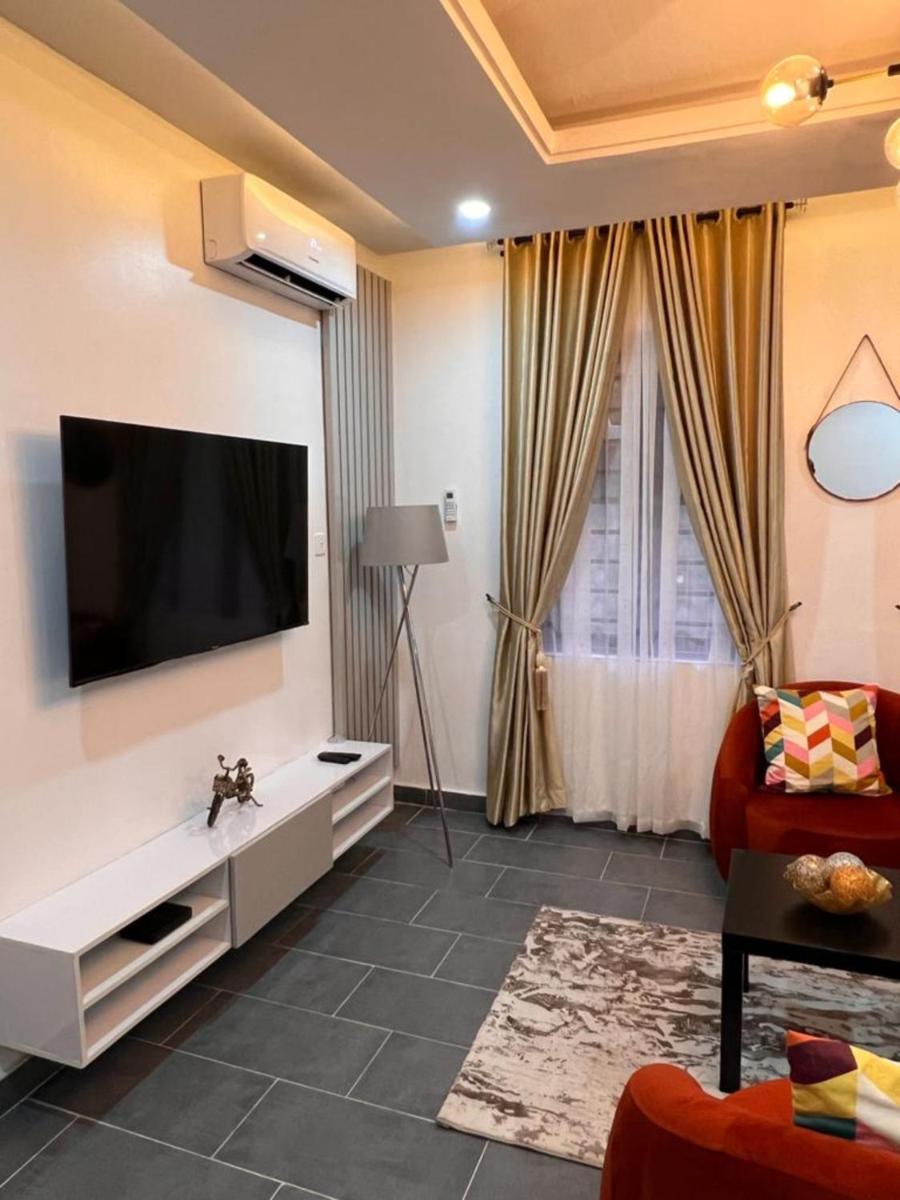 Luxury 1 bedroom flat with pool at Kingsland Lekki - Housity