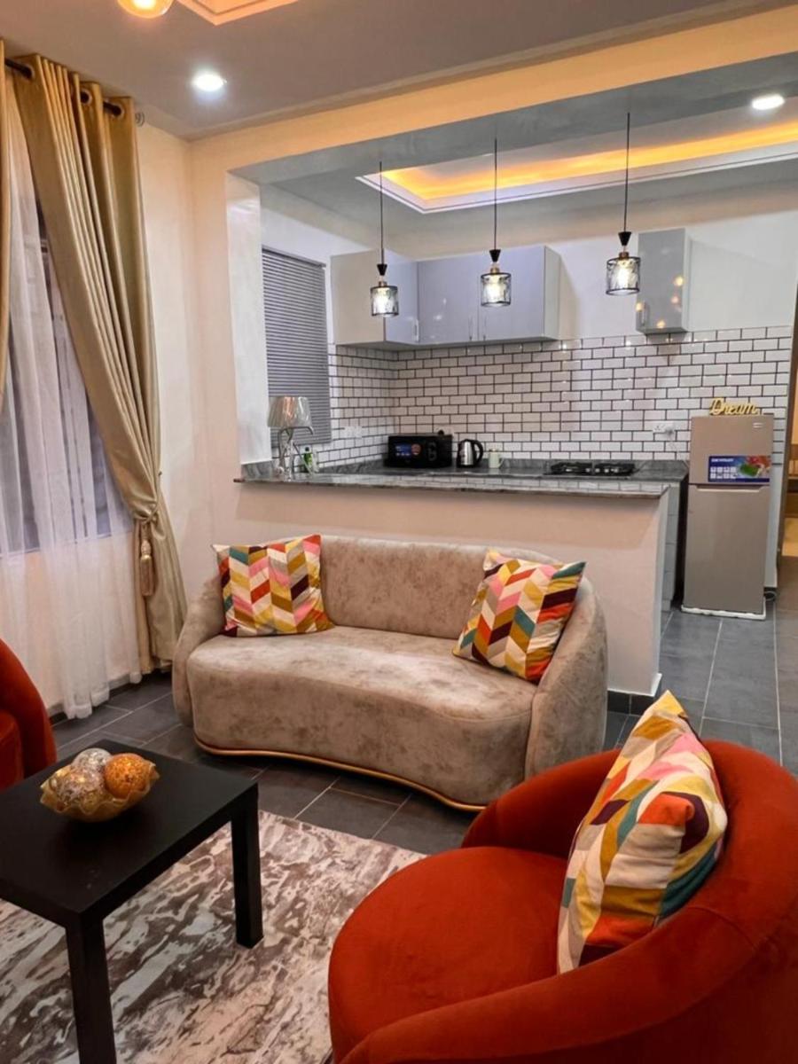 Luxury 1 bedroom flat with pool at Kingsland Lekki - Housity