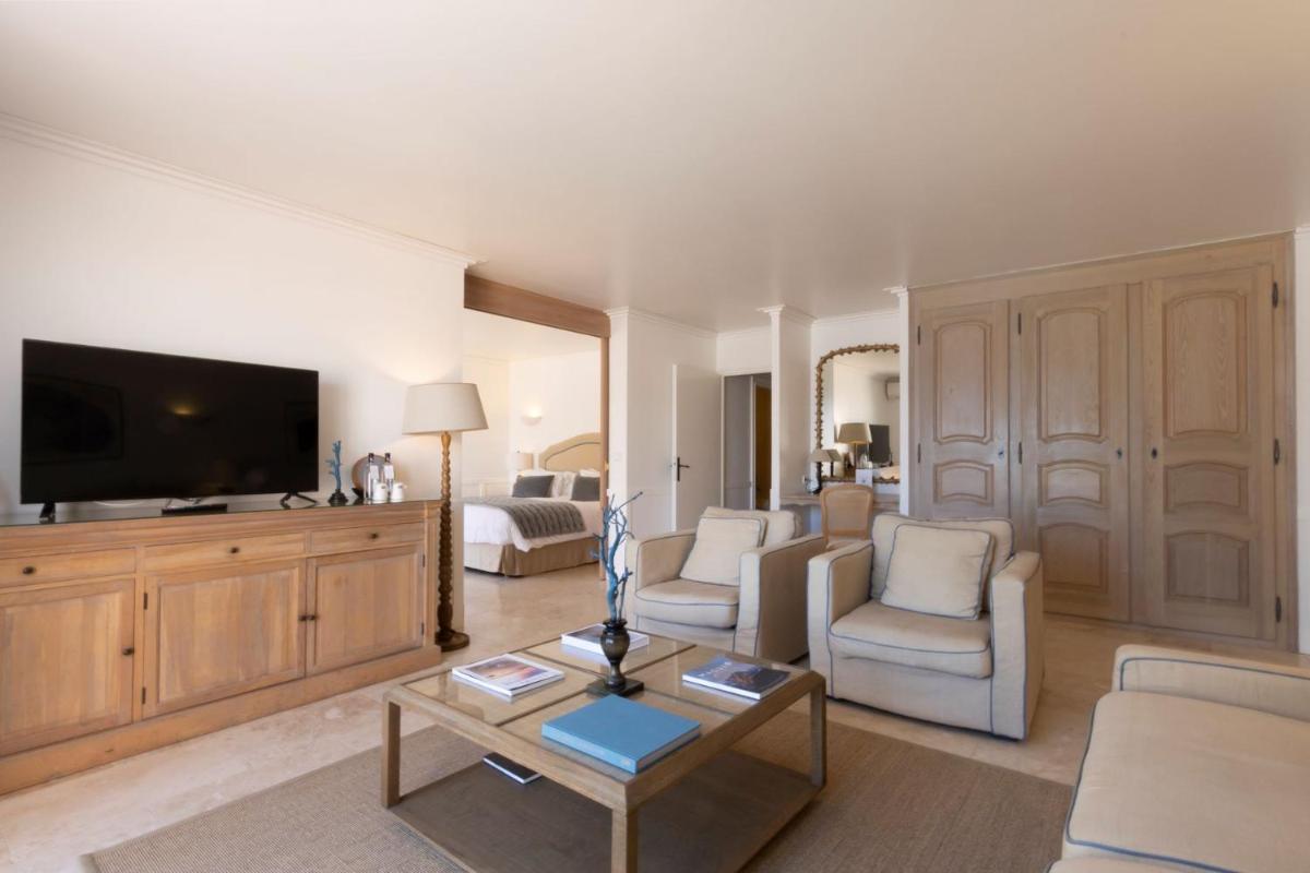 Télévision ou salle de divertissement dans l'établissement Hôtel Les Mouettes - Teritoria