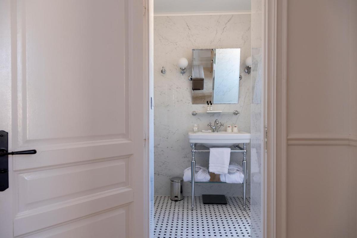 Salle de bains dans l'établissement Hôtel Les Mouettes - Teritoria