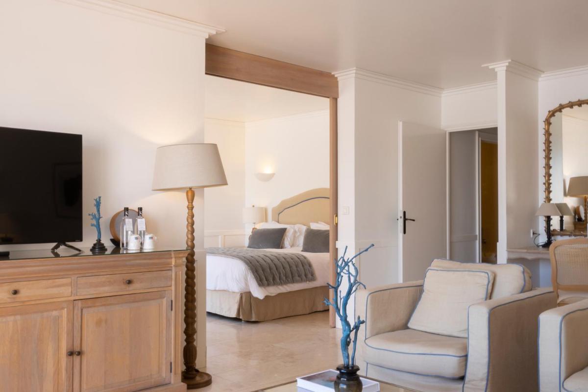 Coin salon dans l'établissement Hôtel Les Mouettes - Teritoria