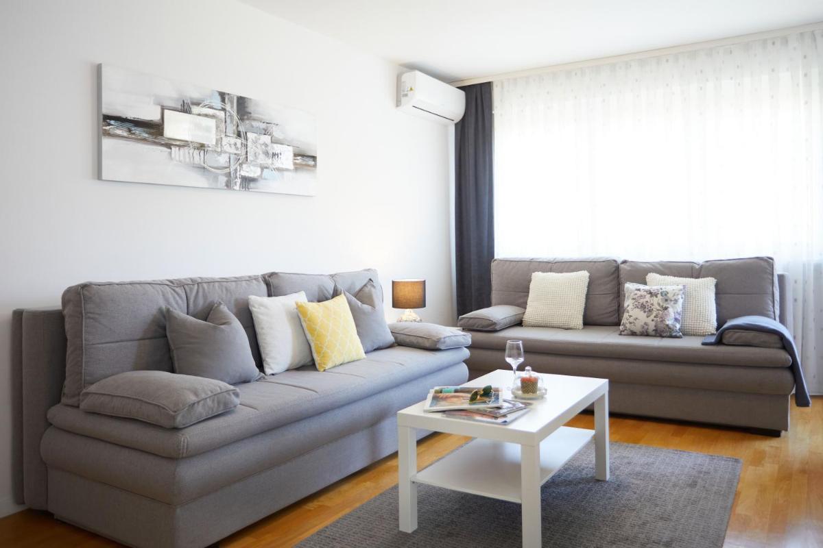 Spacious 2BDR Apartment near Business District - Housity