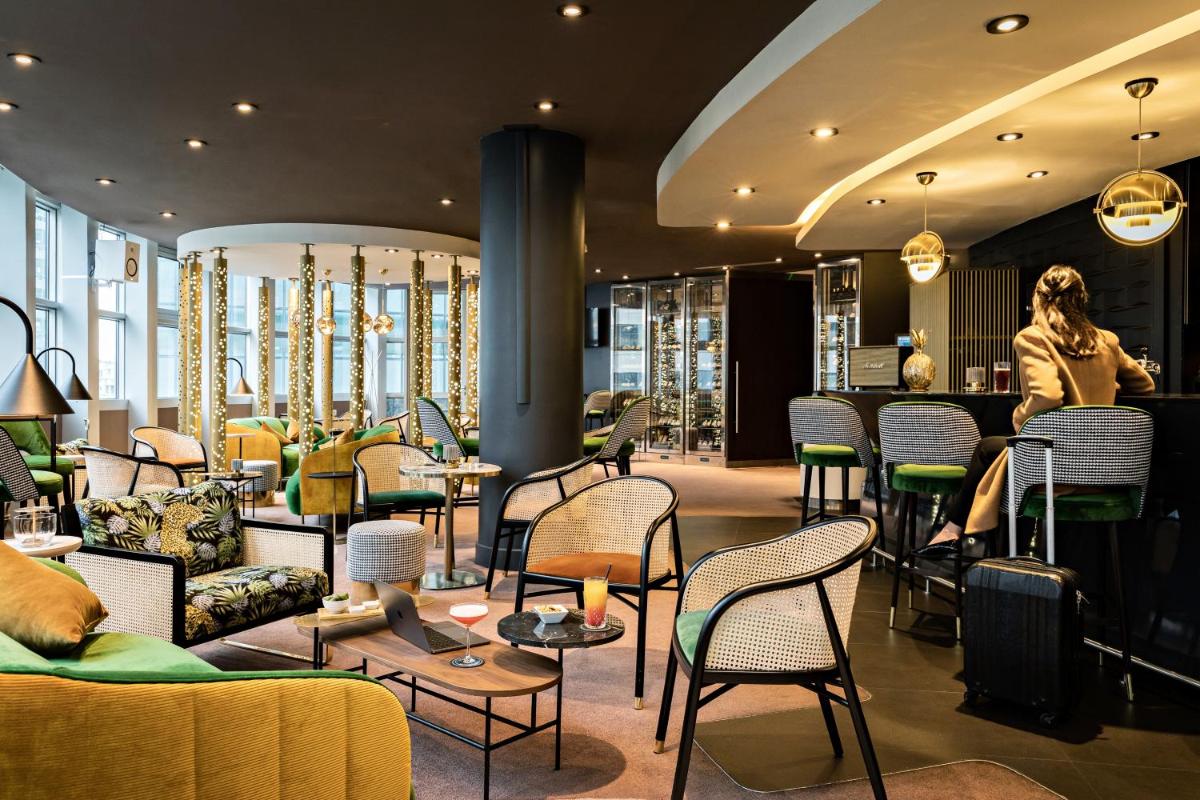 Coin salon dans l'établissement Pullman Paris La Défense