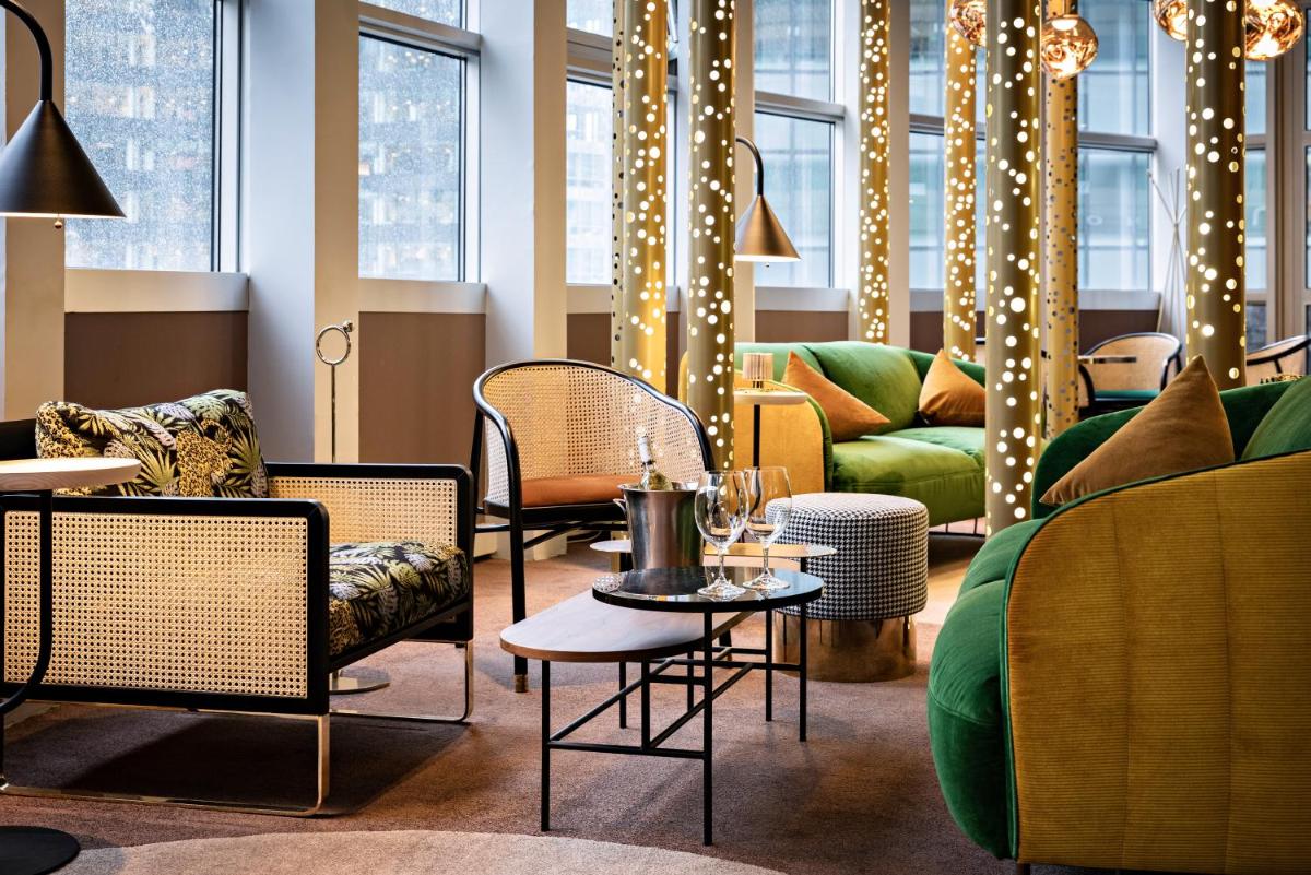 Coin salon dans l'établissement Pullman Paris La Défense