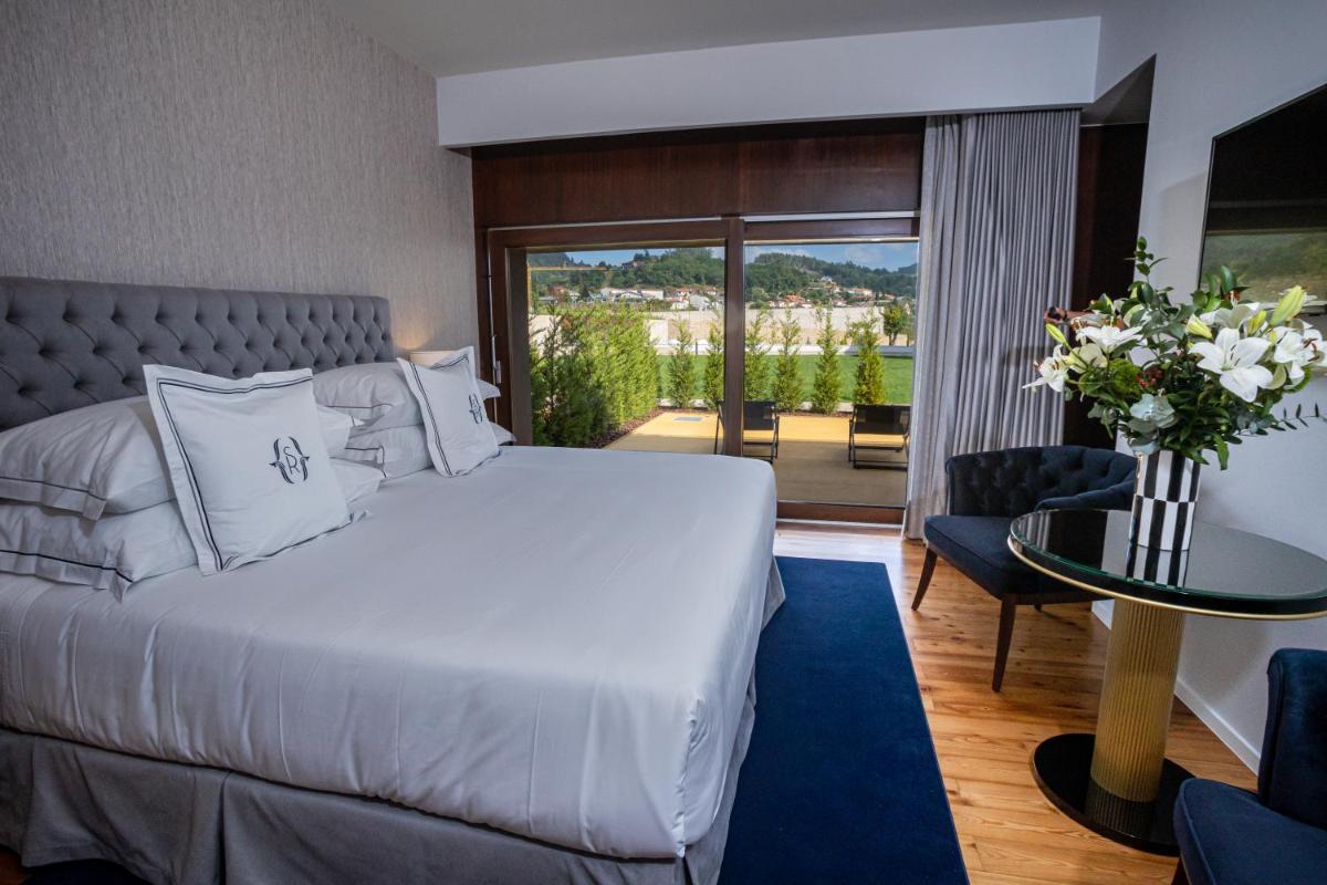 Uma cama ou camas num quarto em Solar do Requeijo by Luna Hotels & Resorts