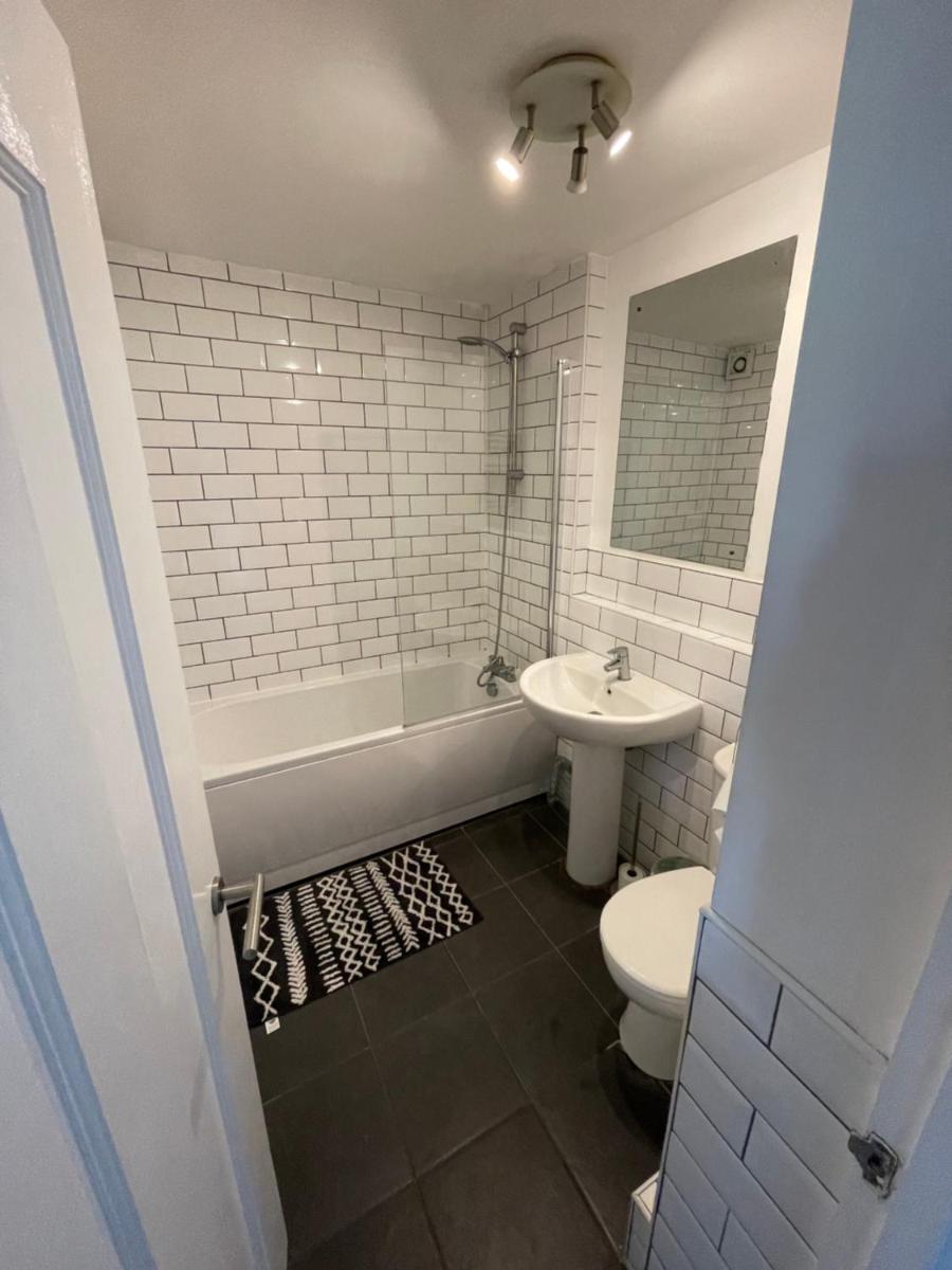Monochrome 16 , Brentwood - Housity