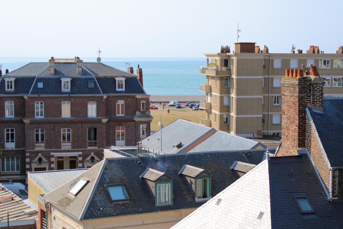 Vue générale sur la mer ou vue sur la mer prise depuis l'hôtel
