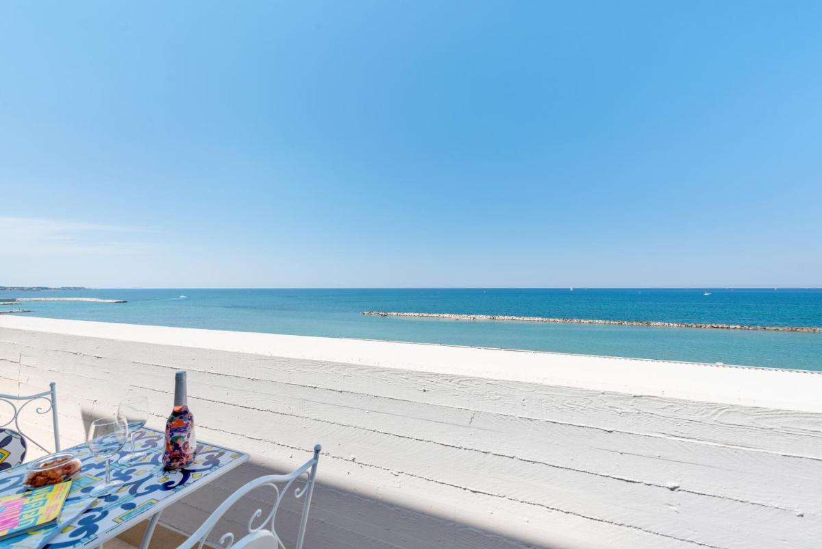 Waterfront Apartment with seaview balcony - Housity