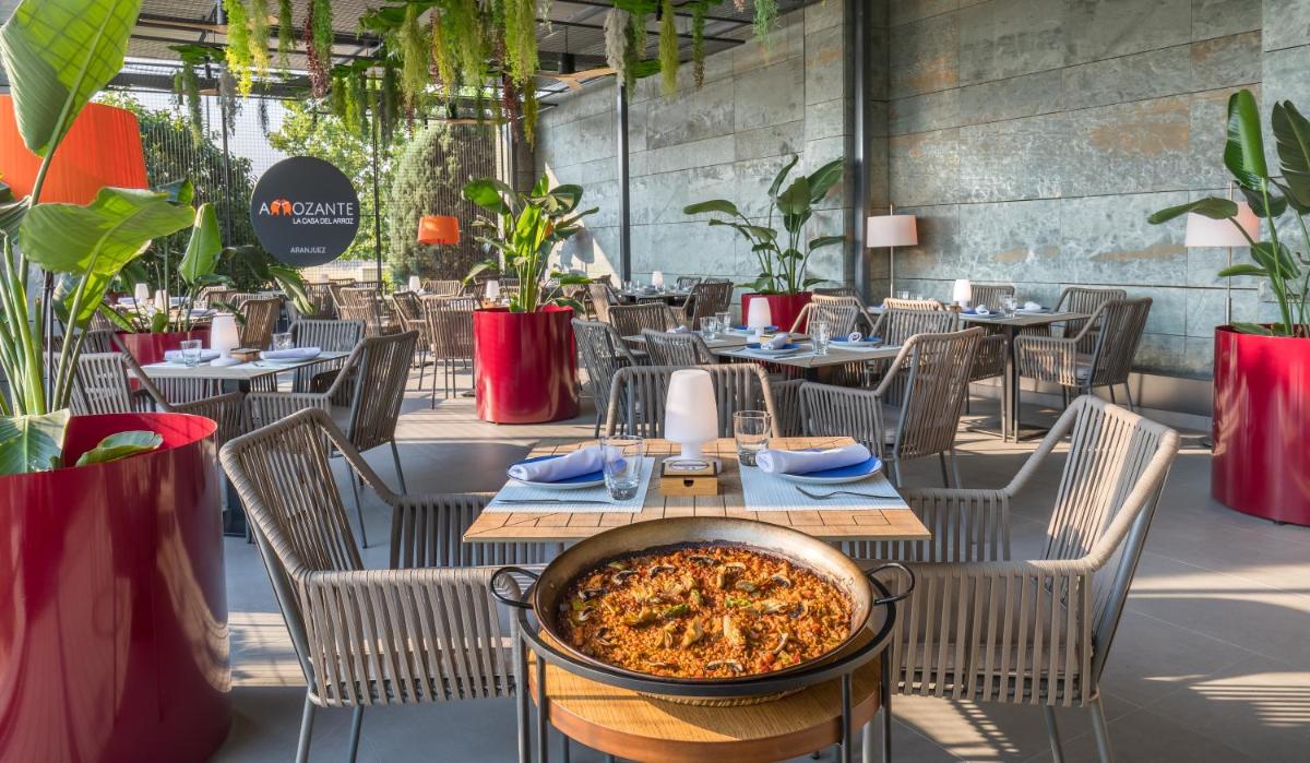Comida en o cerca de este hotel