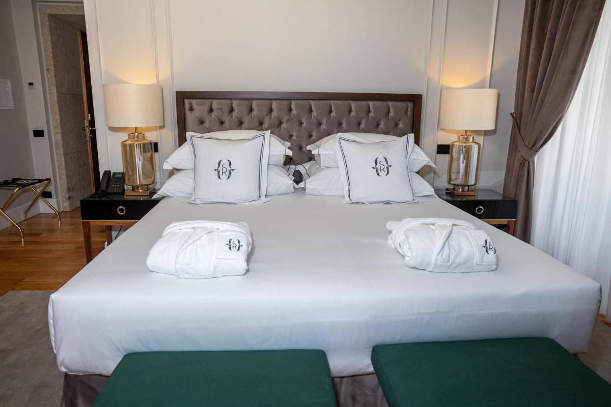 Uma cama ou camas num quarto em Solar do Requeijo by Luna Hotels & Resorts