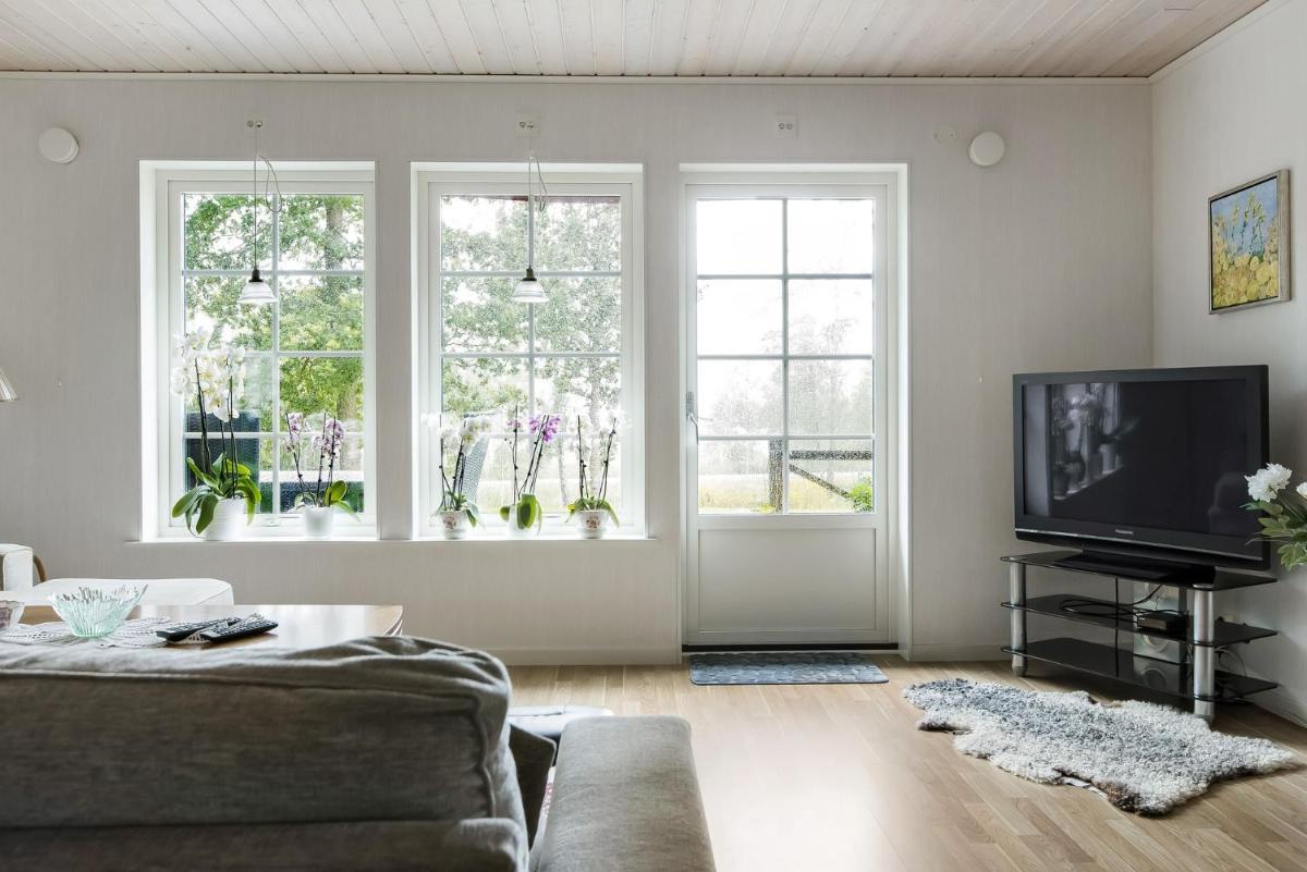 Holiday house in Holminge with panoramic views of Lake Bolmen - Housity