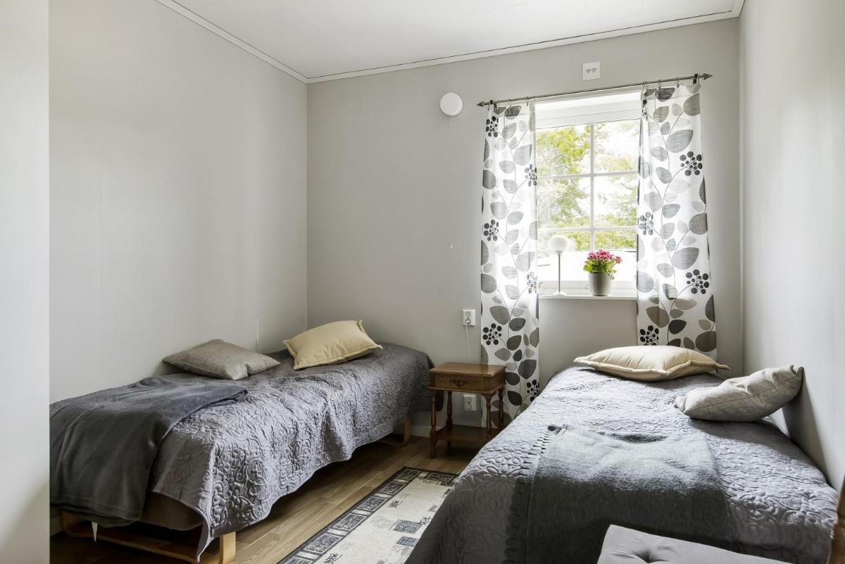 Holiday house in Holminge with panoramic views of Lake Bolmen - Housity