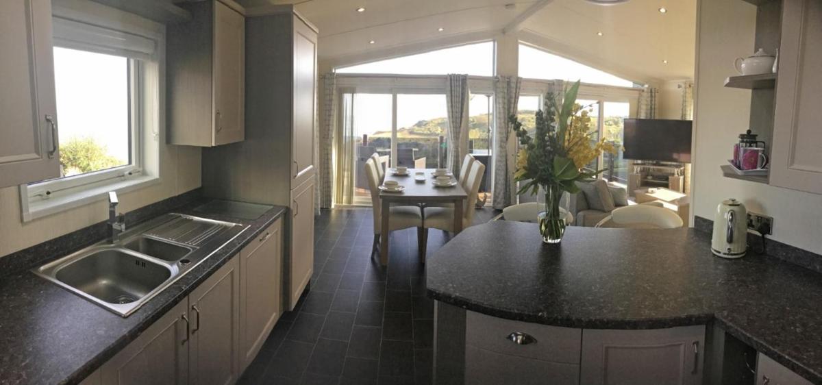 Sea View Lodge - Housity