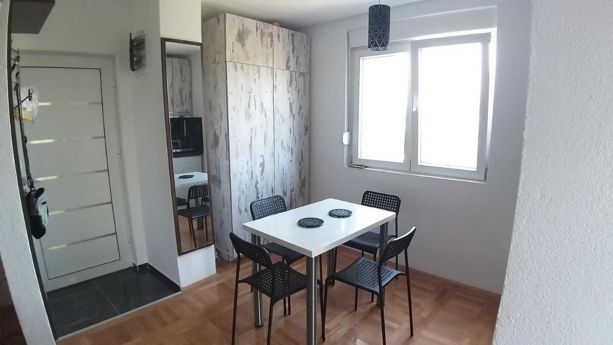 Studio "Dobar pogled" - Housity