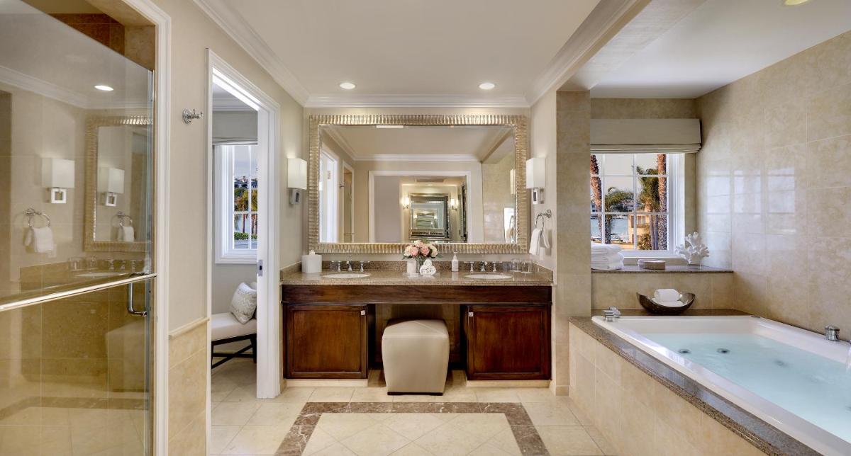 Balboa Bay Resort - Housity