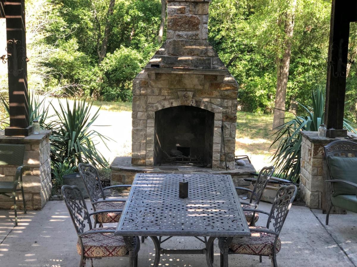 Creekside home on 3 acres - Housity