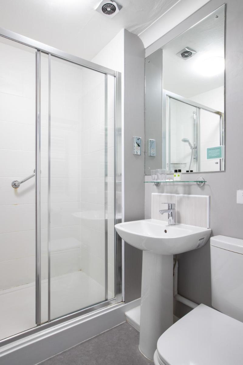 George Hotel - Housity