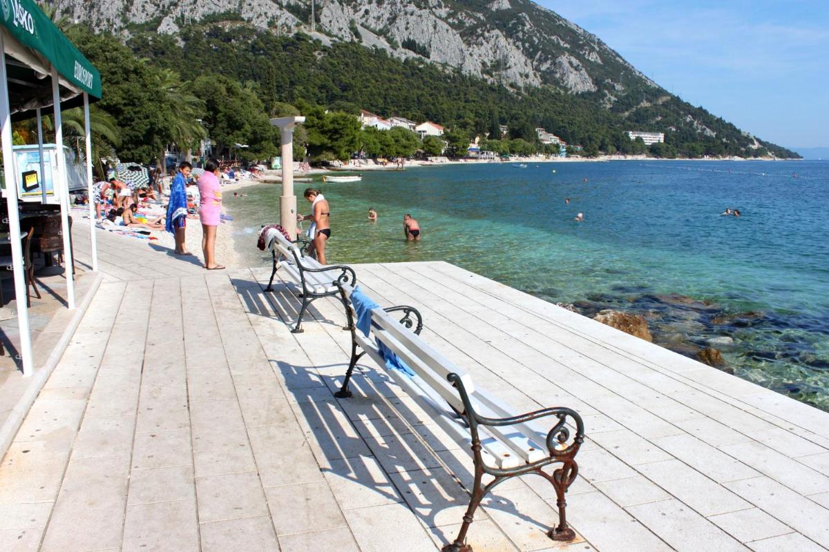 Apartments and rooms by the sea Gradac, Makarska - 13179 - Housity
