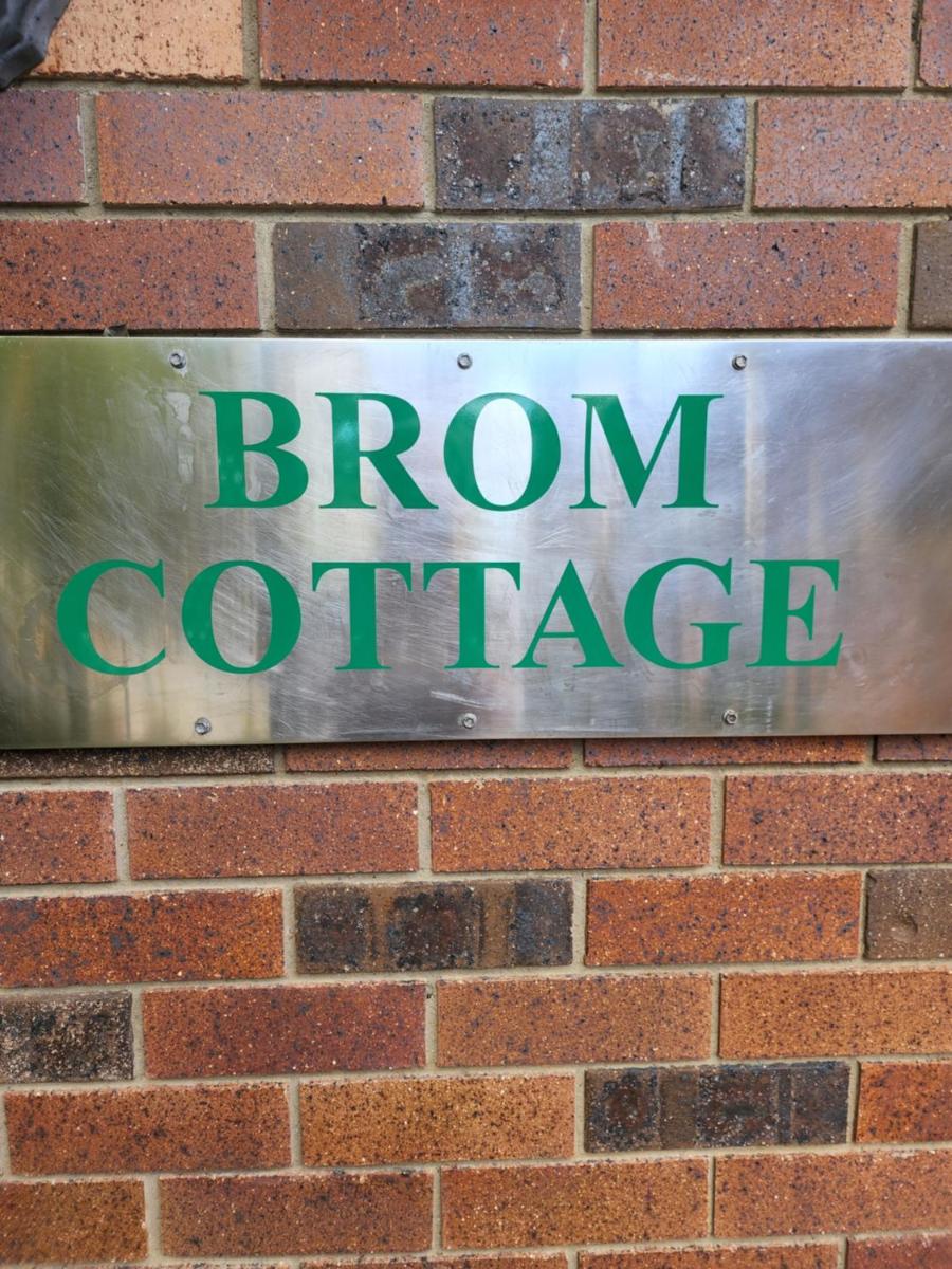 Brom Cottage - Housity
