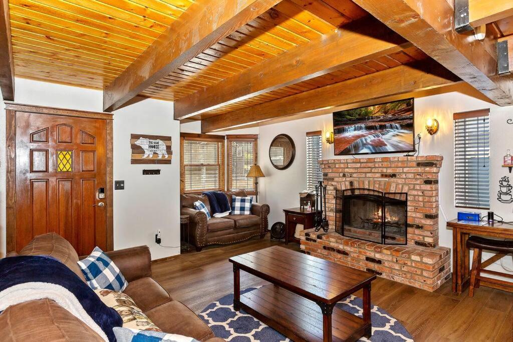 The Bear House in Arrowbear! - Housity
