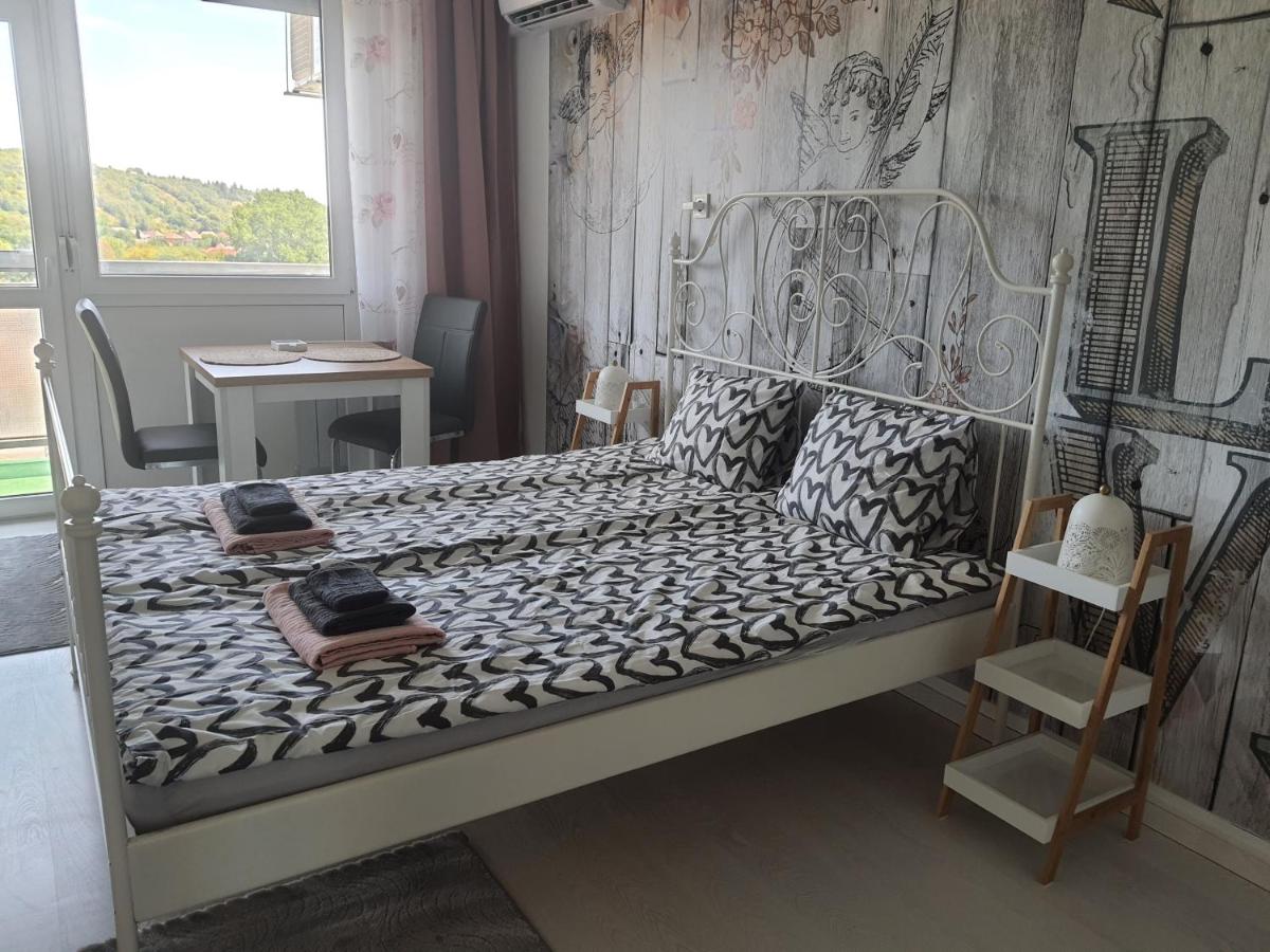 Hegyalja Apartman - Housity