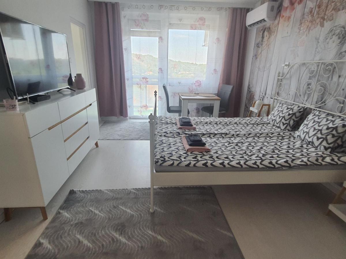 Hegyalja Apartman - Housity