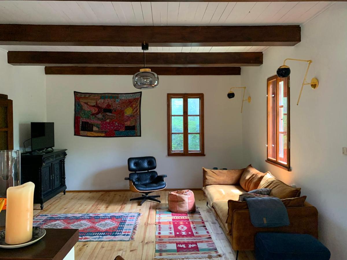 AŻ POD LAS - Housity