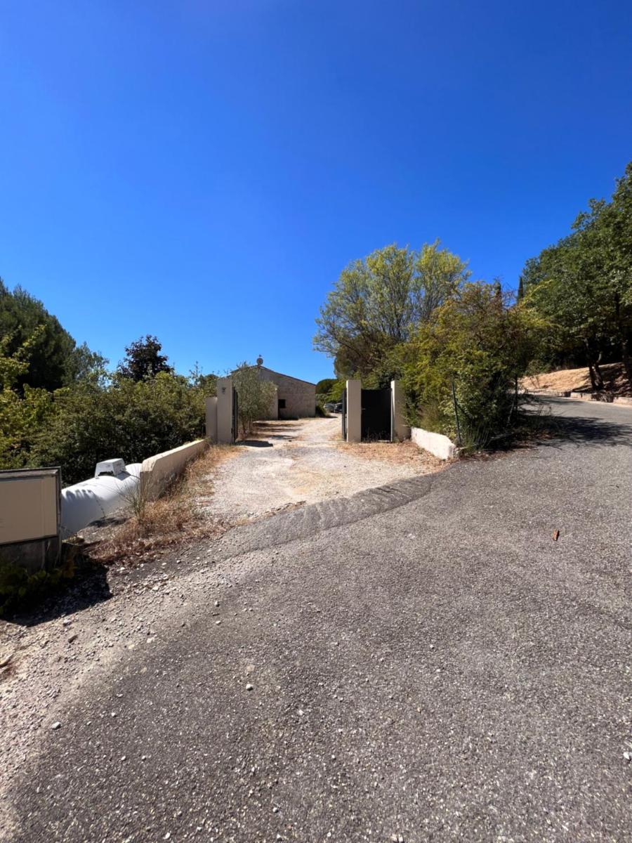 Appartement avec terrasse arborée proche LOURMARIN - Hizvo