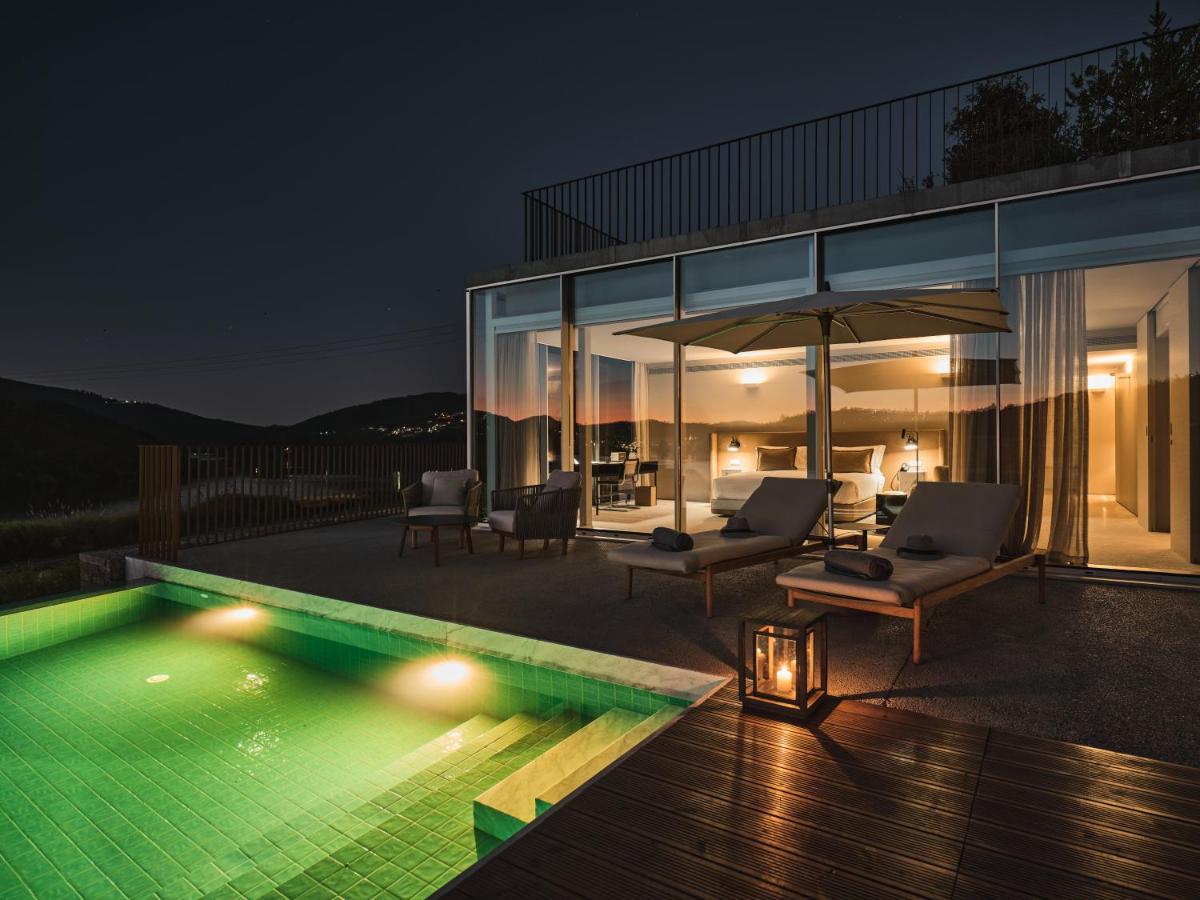 A piscina em ou perto de Octant Douro