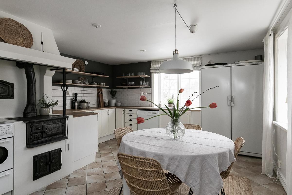 Charming Villa at Askersund Golf Resort - Housity