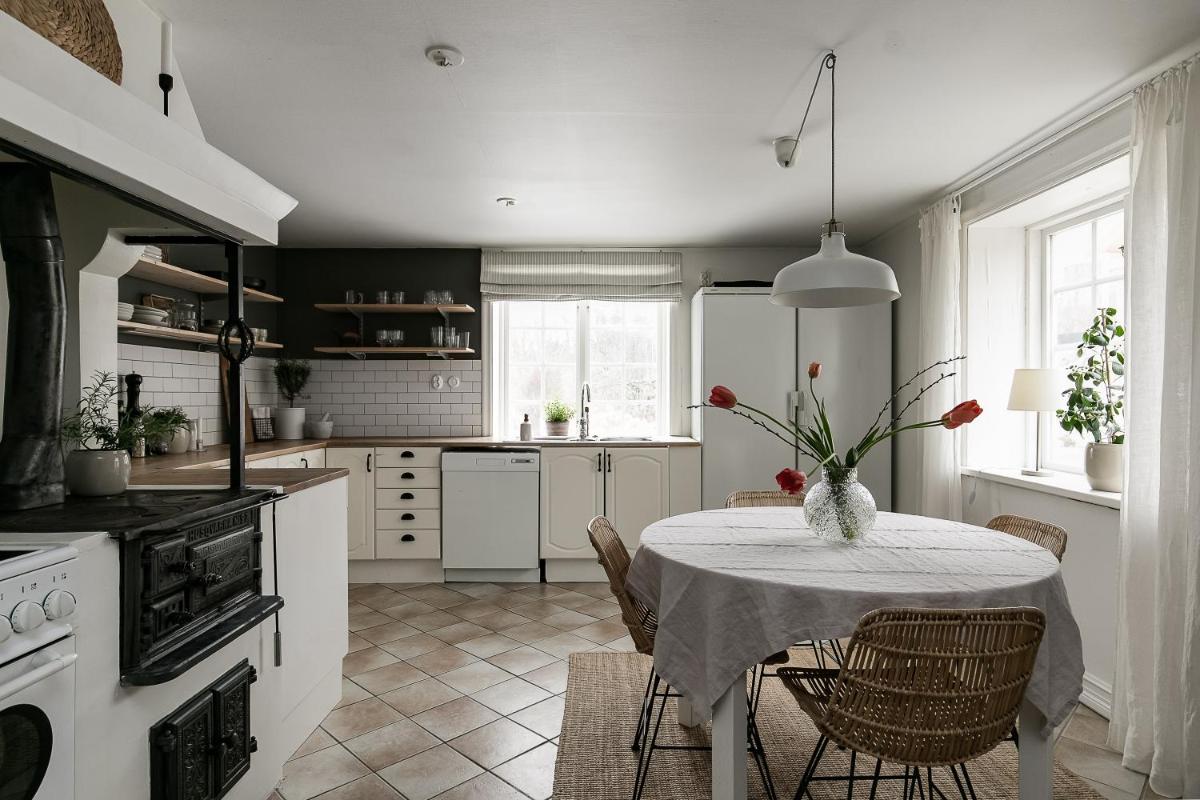 Charming Villa at Askersund Golf Resort - Housity
