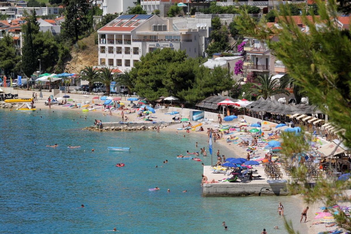 Apartments by the sea Podgora, Makarska - 18918 - Housity