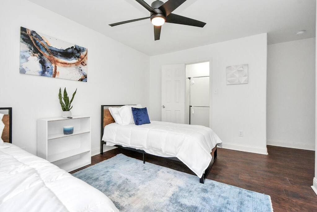 Hidden Gem Safari Home w/ Backyard Near Midtown - Housity