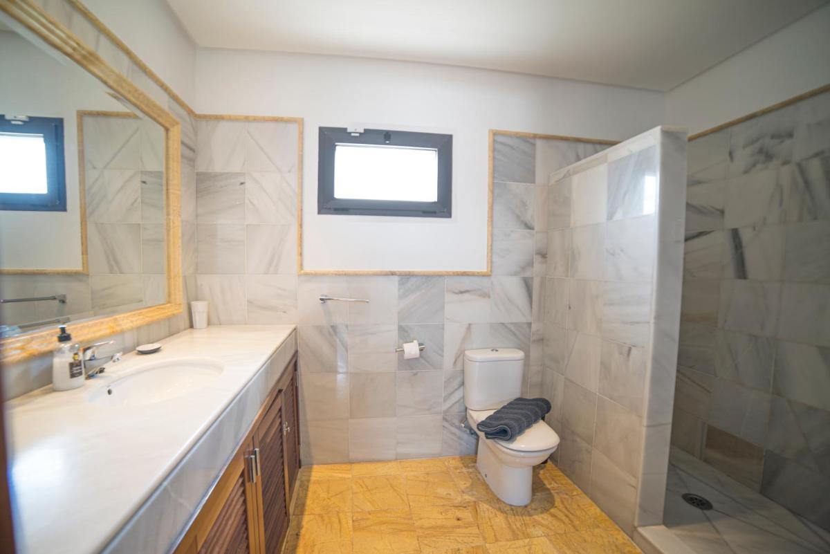 Villa Babel - First Line Seafront Holiday House - Housity