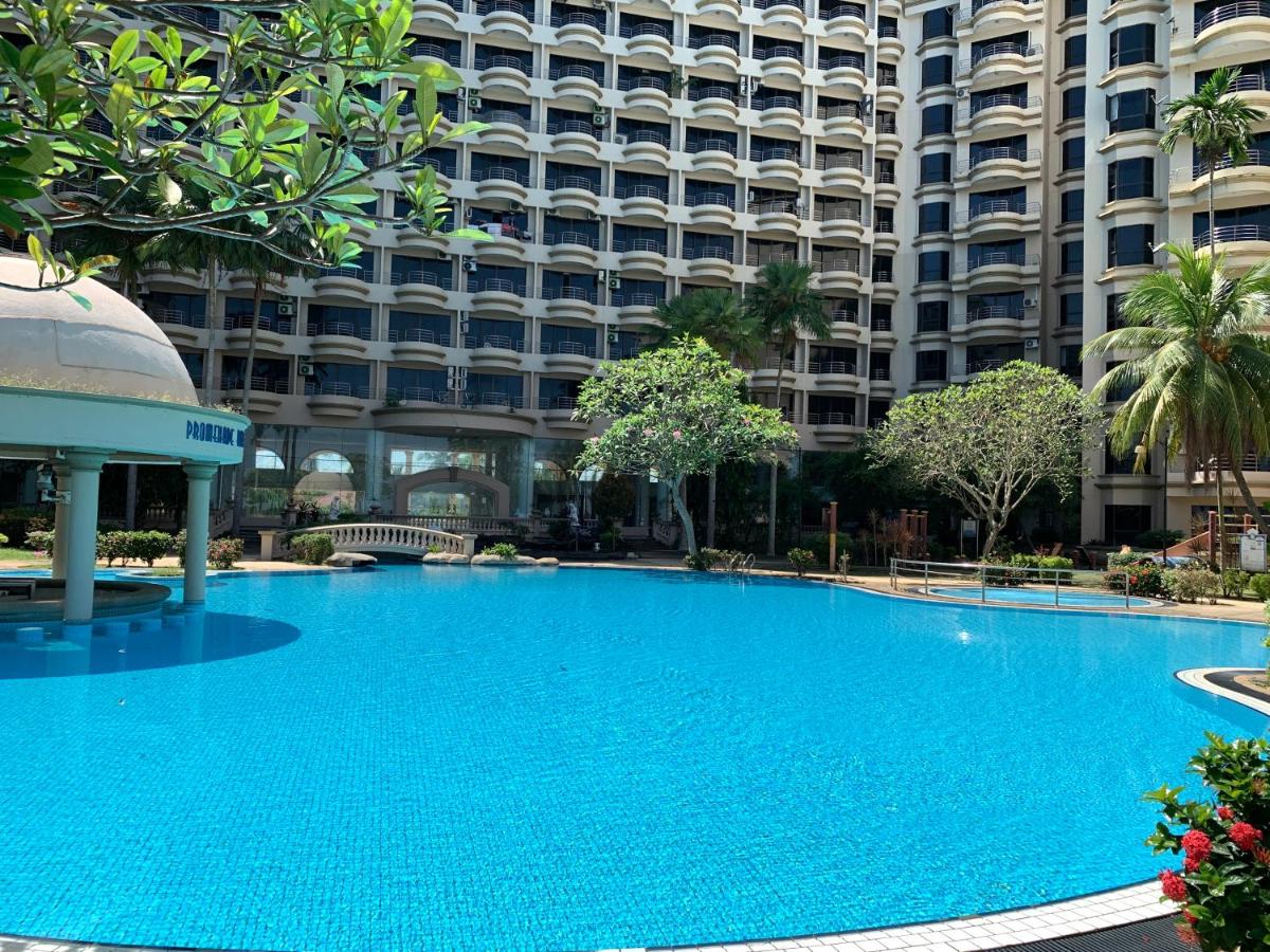 Riviera Bay Condominium, Tanjung Kling - Housity