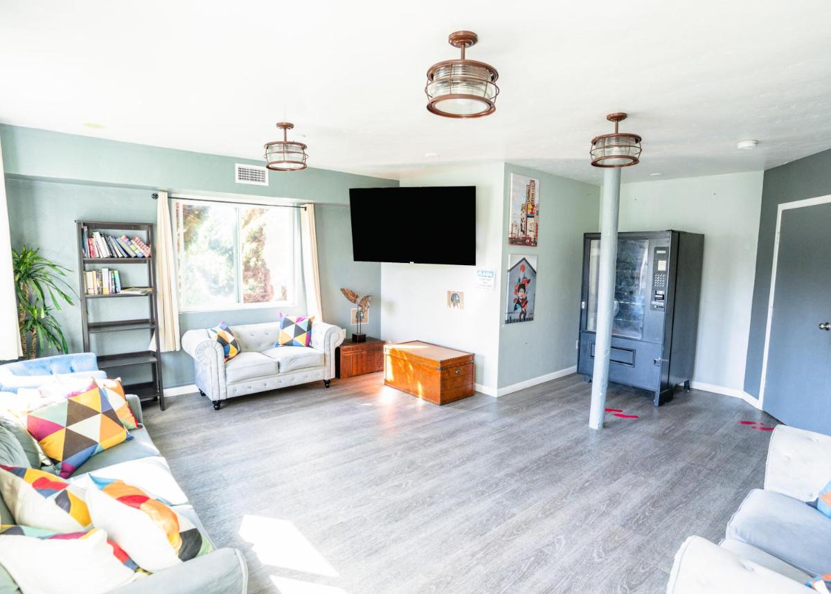 California Dreams Hostel - Ocean Beach - Housity