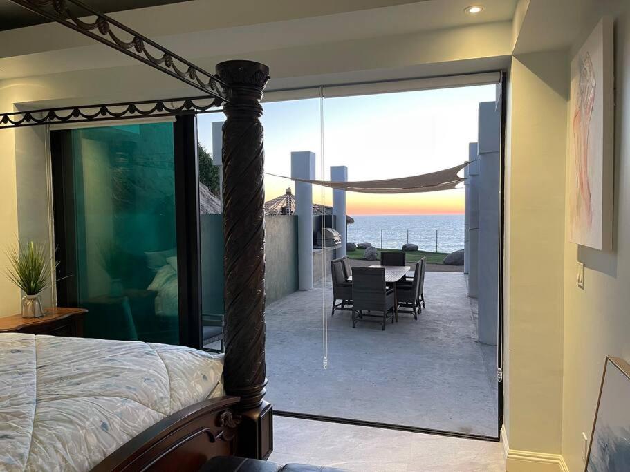 Triton's Playhouse Beachfront - Housity