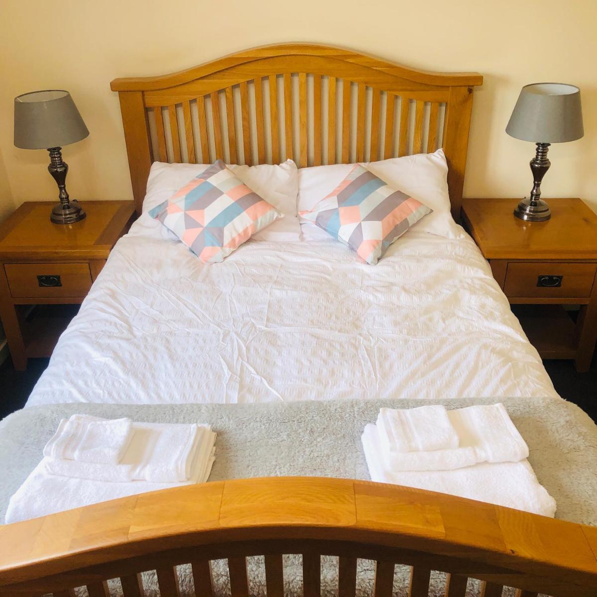 2 Bedroom, Near Station, Fast WI-FI, Free Parking! - Housity