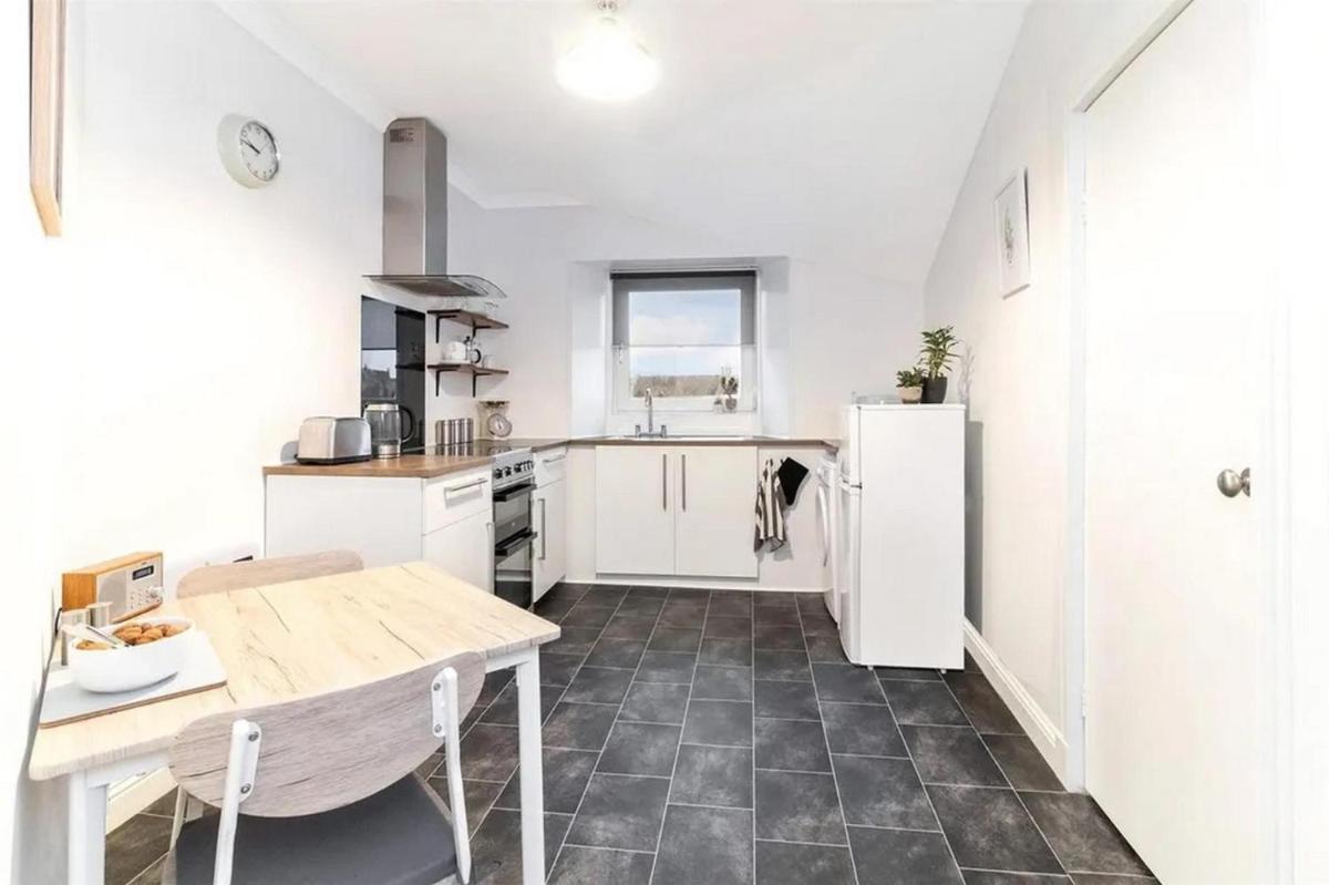 NEW 1BD Close to Ocean Flat in the Centre of Largs - Housity