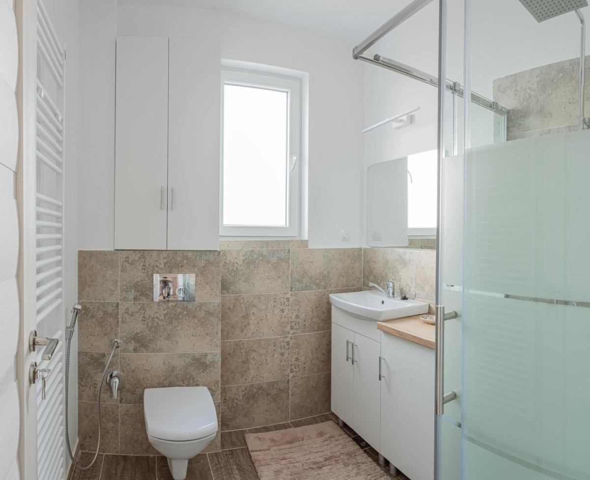 Solomon Apartments Ap 3 - Housity